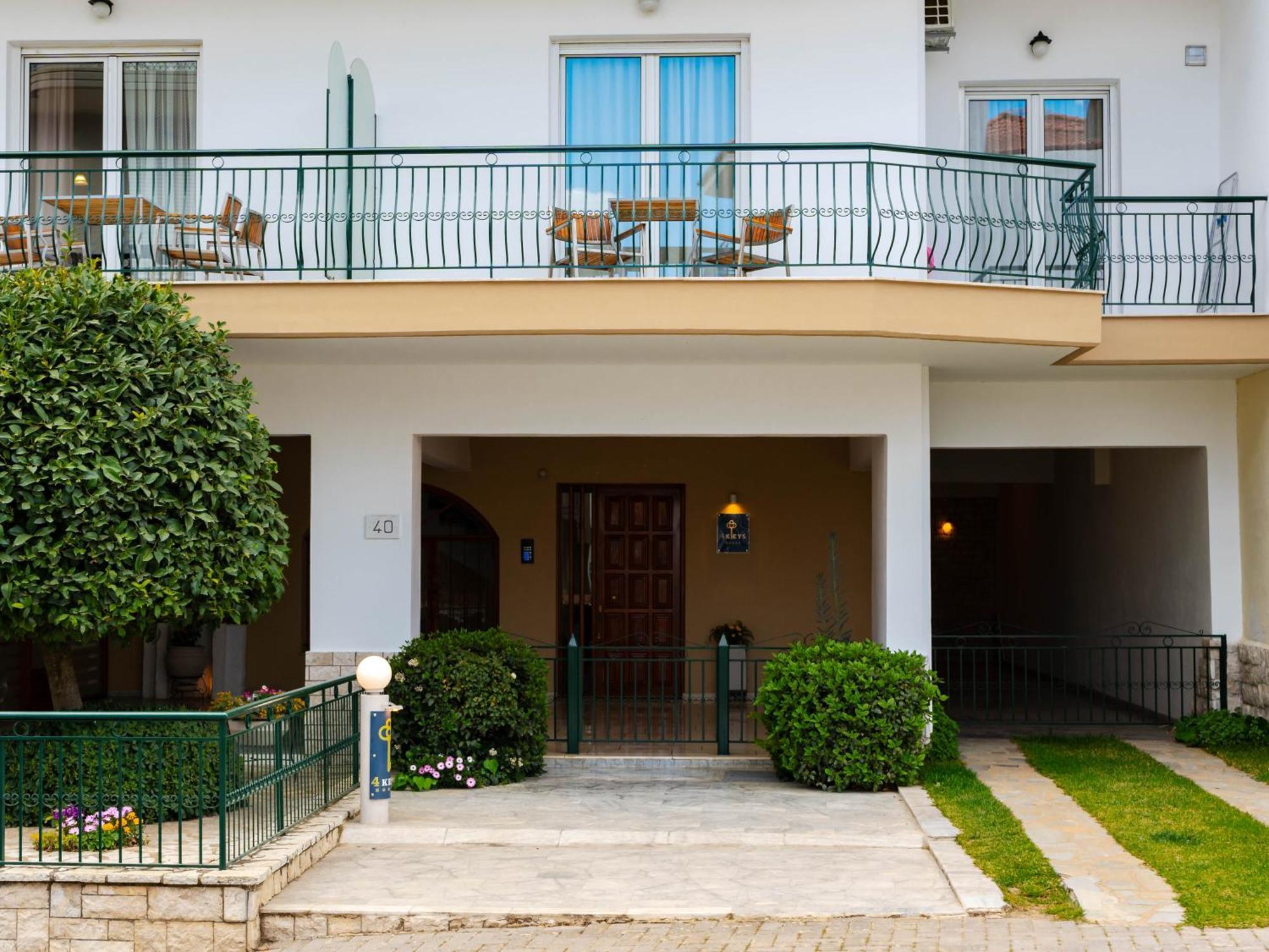 4keys House 4 *